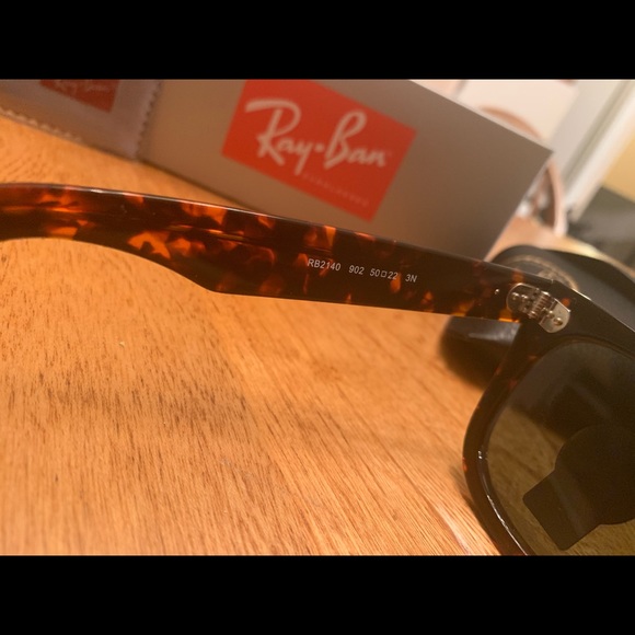 RAY-BAN NEW WAYFARER CLASSIC SUNGLASSES - Picture 6 of 7